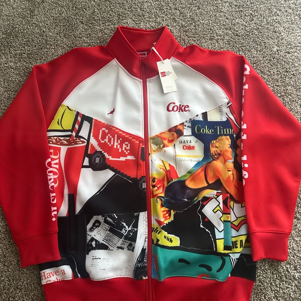 1 of a kind bought this at the world of coke cola exhibit in Atlanta brand new🔥